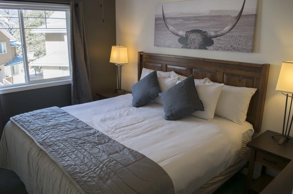 Banff Boundary Lodge Canmore Ngoại thất bức ảnh