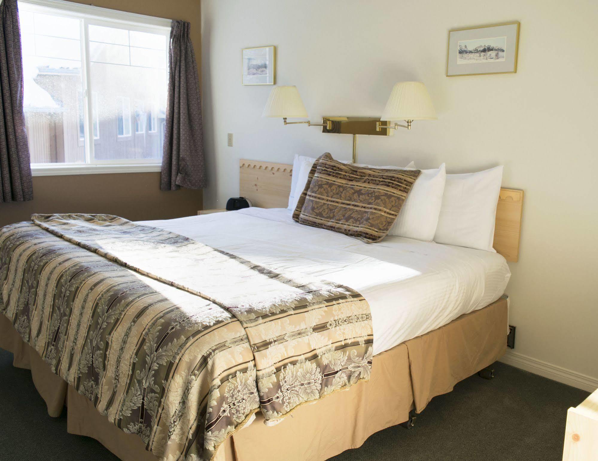 Banff Boundary Lodge Canmore Ngoại thất bức ảnh