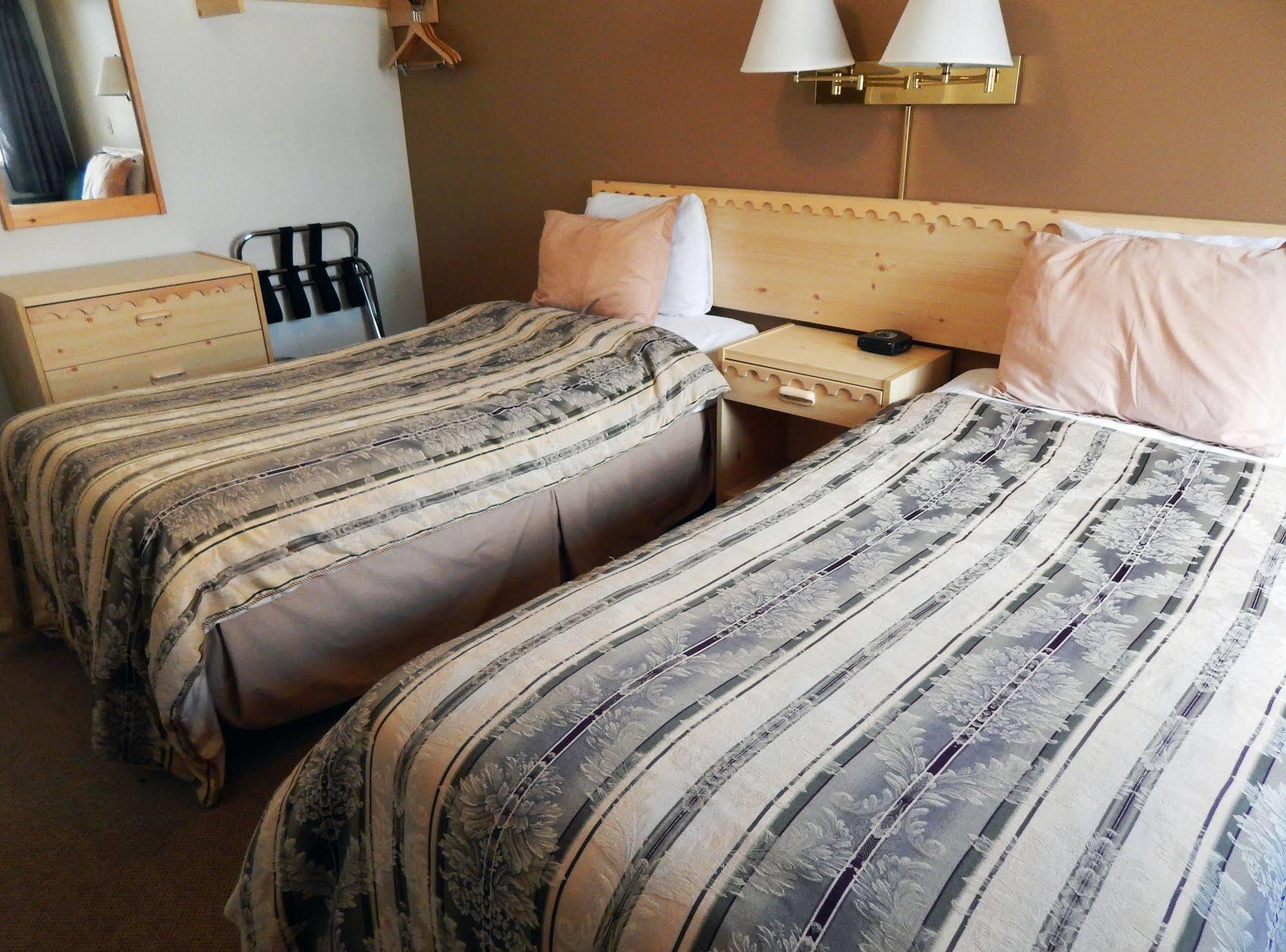 Banff Boundary Lodge Canmore Ngoại thất bức ảnh