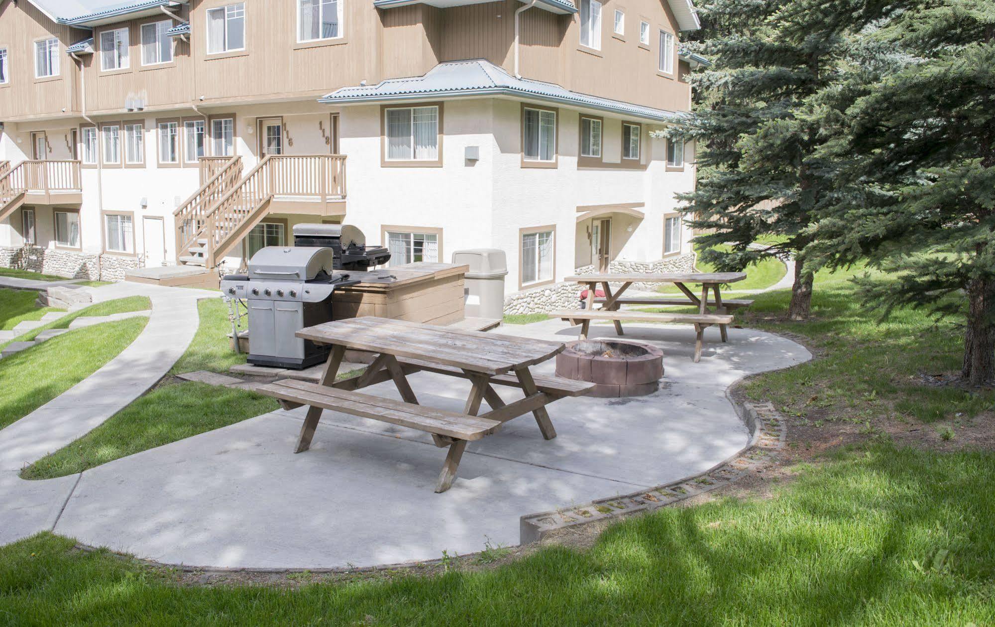Banff Boundary Lodge Canmore Ngoại thất bức ảnh